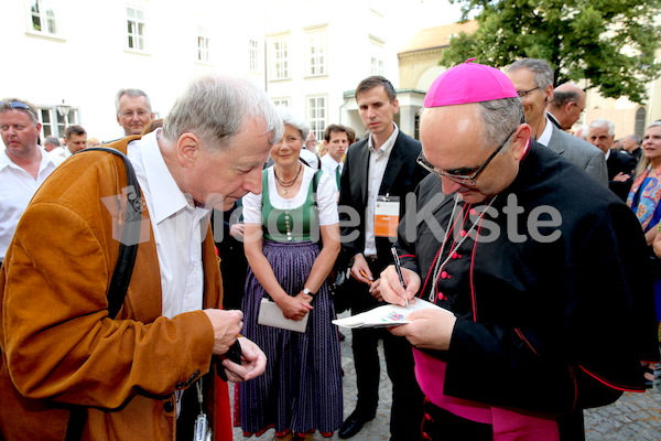 Bischofsweihe_Agape_18_bis_19_Uhr_Sonntagsblatt IMG_2860