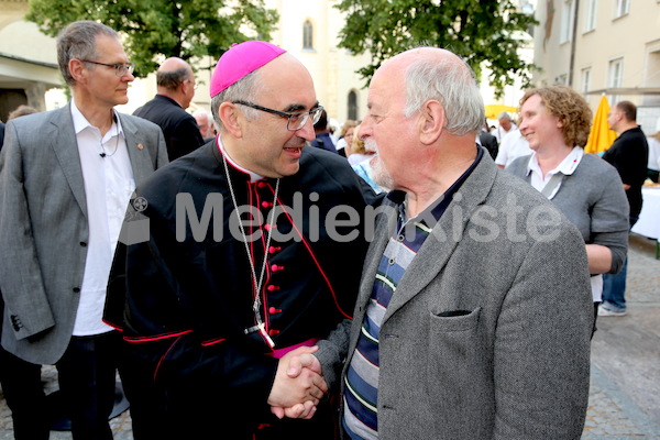 Bischofsweihe_Agape_18_bis_19_Uhr_Sonntagsblatt IMG_2862