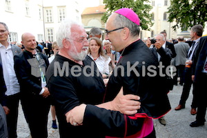 Bischofsweihe_Agape_ab 19 Uhr_Sonntagsblatt IMG_2924