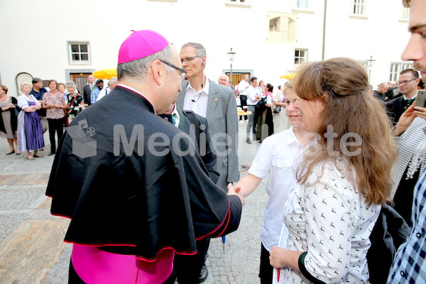 Bischofsweihe_Agape_ab 19 Uhr_Sonntagsblatt IMG_2927