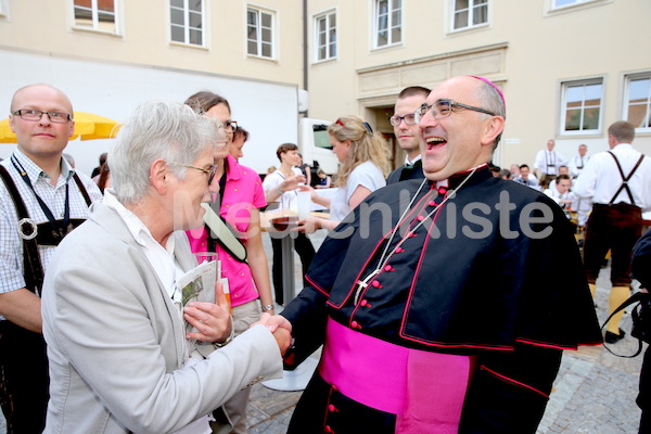 Bischofsweihe_Agape_ab 19 Uhr_Sonntagsblatt IMG_2942