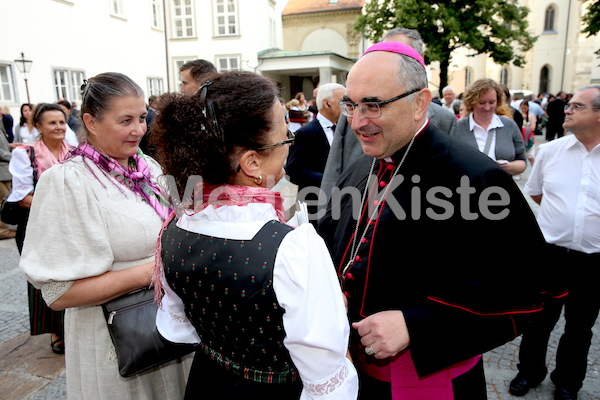 Bischofsweihe_Agape_ab 19 Uhr_Sonntagsblatt IMG_2957