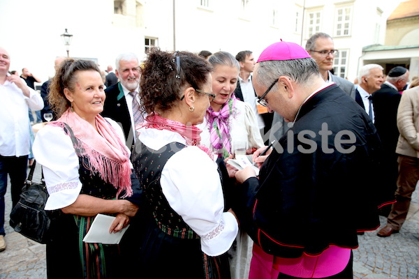 Bischofsweihe_Agape_ab 19 Uhr_Sonntagsblatt IMG_2961