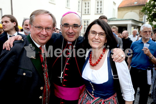 Bischofsweihe_Agape_ab 19 Uhr_Sonntagsblatt IMG_3006