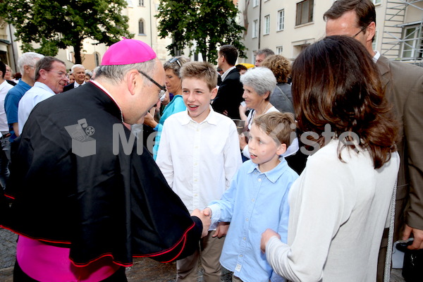 Bischofsweihe_Agape_ab 19 Uhr_Sonntagsblatt IMG_3017