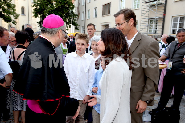 Bischofsweihe_Agape_ab 19 Uhr_Sonntagsblatt IMG_3020