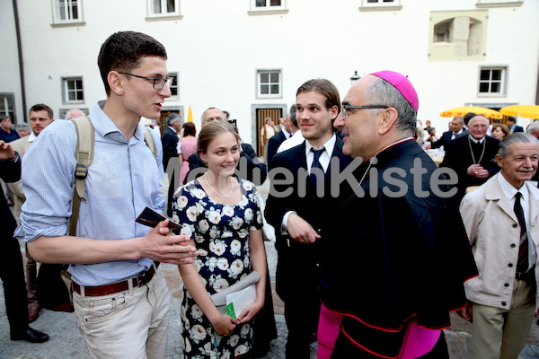 Bischofsweihe_Agape_ab 19 Uhr_Sonntagsblatt IMG_3037