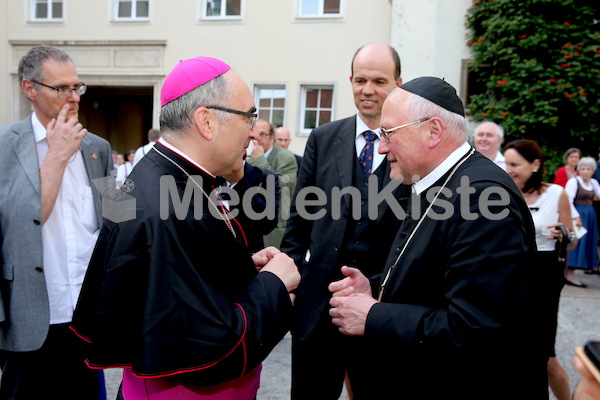 Bischofsweihe_Agape_ab 19 Uhr_Sonntagsblatt IMG_3048
