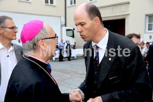 Bischofsweihe_Agape_ab 19 Uhr_Sonntagsblatt IMG_3056