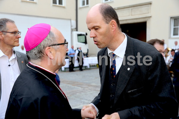 Bischofsweihe_Agape_ab 19 Uhr_Sonntagsblatt IMG_3056