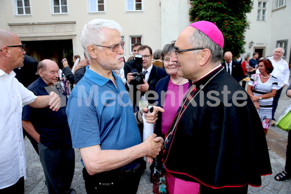 Bischofsweihe_Agape_ab 19 Uhr_Sonntagsblatt IMG_3070