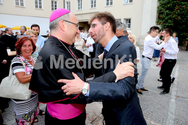 Bischofsweihe_Agape_ab 19 Uhr_Sonntagsblatt IMG_3082