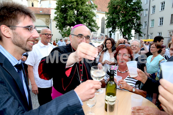 Bischofsweihe_Agape_ab 19 Uhr_Sonntagsblatt IMG_3085