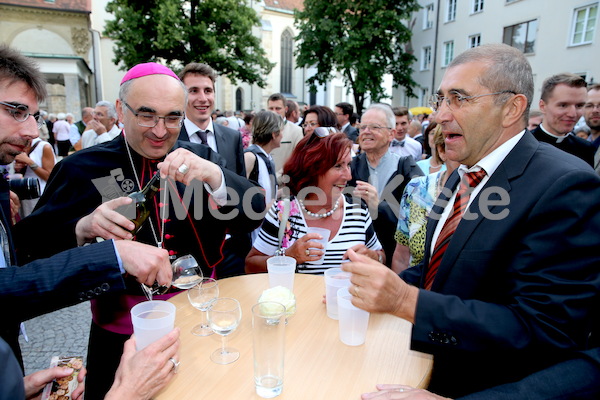 Bischofsweihe_Agape_ab 19 Uhr_Sonntagsblatt IMG_3088