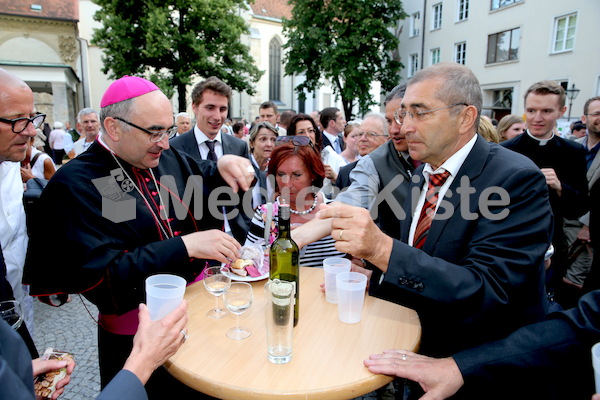 Bischofsweihe_Agape_ab 19 Uhr_Sonntagsblatt IMG_3090
