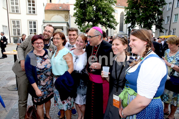 Bischofsweihe_Agape_ab 19 Uhr_Sonntagsblatt IMG_3108