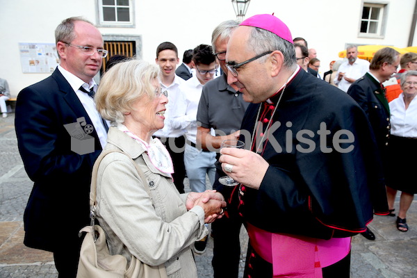 Bischofsweihe_Agape_ab 19 Uhr_Sonntagsblatt IMG_3114