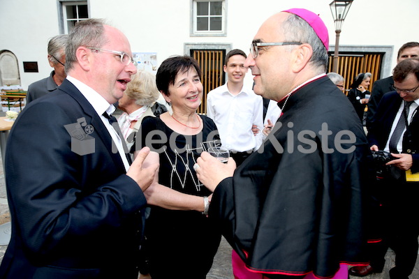 Bischofsweihe_Agape_ab 19 Uhr_Sonntagsblatt IMG_3116