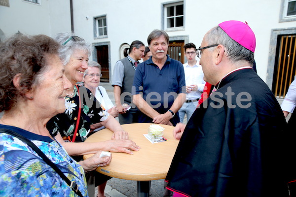 Bischofsweihe_Agape_ab 19 Uhr_Sonntagsblatt IMG_3133