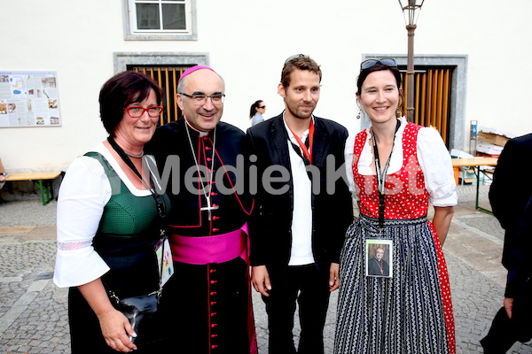 Bischofsweihe_Agape_ab 19 Uhr_Sonntagsblatt IMG_3136