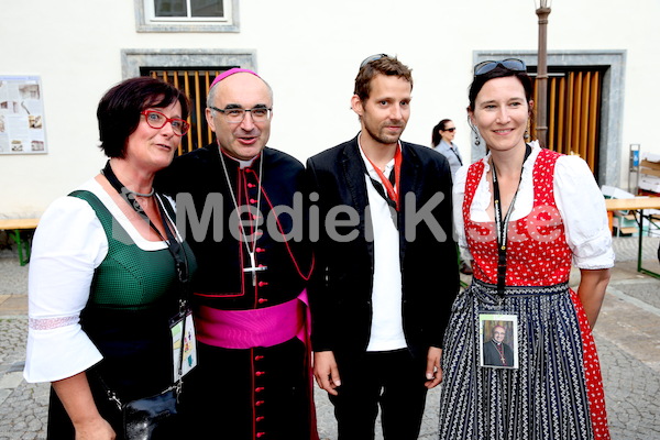 Bischofsweihe_Agape_ab 19 Uhr_Sonntagsblatt IMG_3138