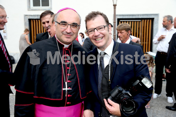 Bischofsweihe_Agape_ab 19 Uhr_Sonntagsblatt IMG_3145