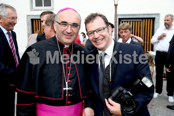 Bischofsweihe_Agape_ab 19 Uhr_Sonntagsblatt IMG_3148