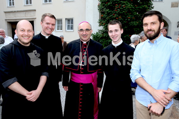 Bischofsweihe_Agape_ab 19 Uhr_Sonntagsblatt IMG_3149