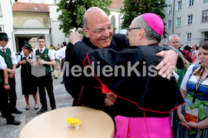 Bischofsweihe_Agape_ab 19 Uhr_Sonntagsblatt IMG_3156