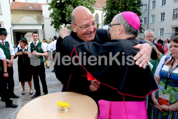 Bischofsweihe_Agape_ab 19 Uhr_Sonntagsblatt IMG_3156