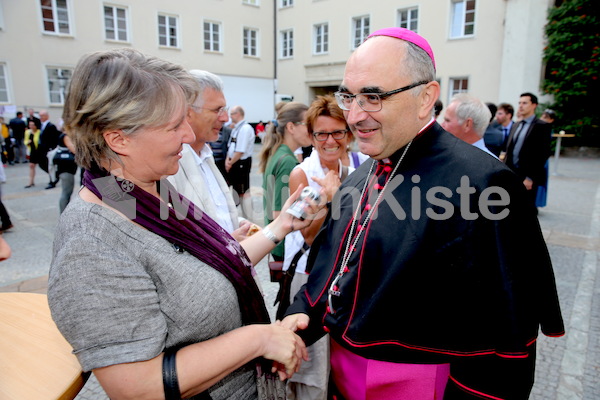 Bischofsweihe_Agape_ab 19 Uhr_Sonntagsblatt IMG_3184