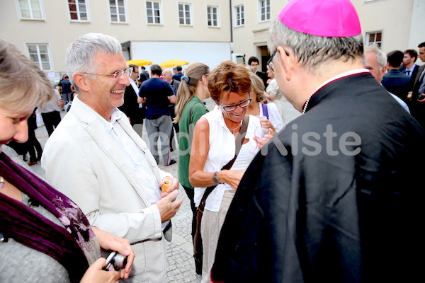 Bischofsweihe_Agape_ab 19 Uhr_Sonntagsblatt IMG_3185