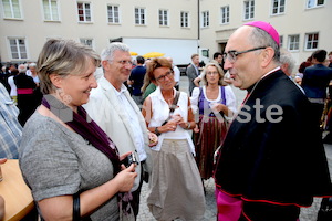 Bischofsweihe_Agape_ab 19 Uhr_Sonntagsblatt IMG_3187