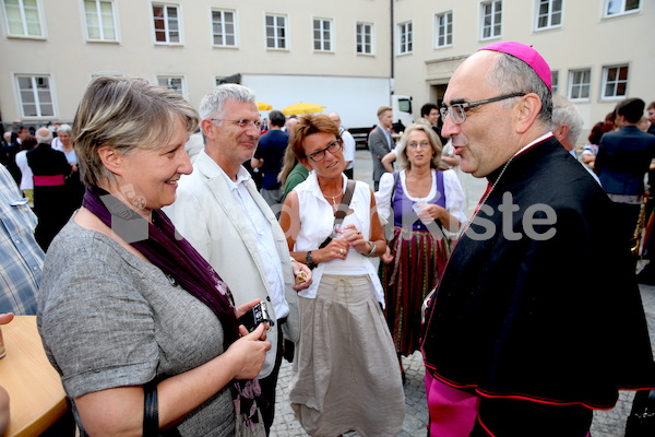 Bischofsweihe_Agape_ab 19 Uhr_Sonntagsblatt IMG_3187