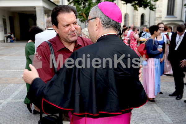 Bischofsweihe_Agape_ab 19 Uhr_Sonntagsblatt IMG_3190
