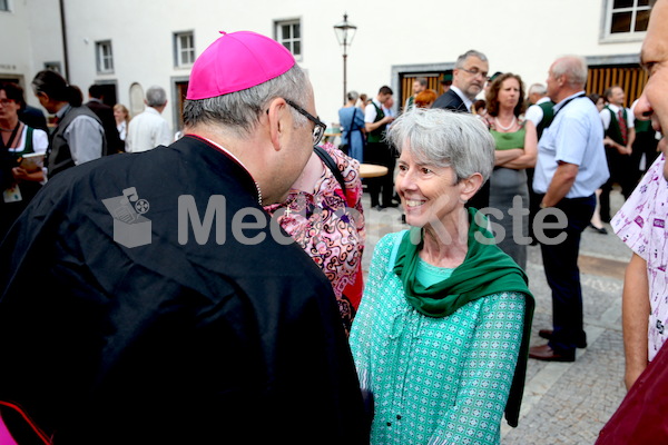 Bischofsweihe_Agape_ab 19 Uhr_Sonntagsblatt IMG_3193