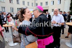Bischofsweihe_Agape_ab 19 Uhr_Sonntagsblatt IMG_3198