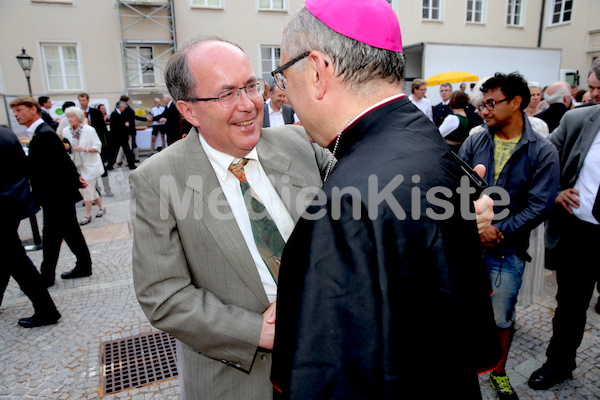 Bischofsweihe_Agape_ab 19 Uhr_Sonntagsblatt IMG_3202