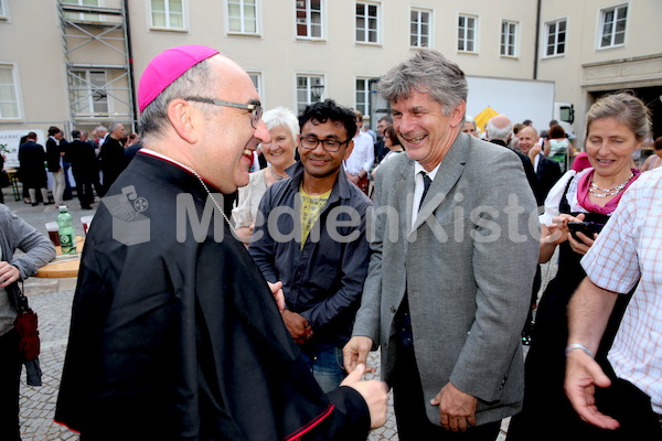 Bischofsweihe_Agape_ab 19 Uhr_Sonntagsblatt IMG_3204