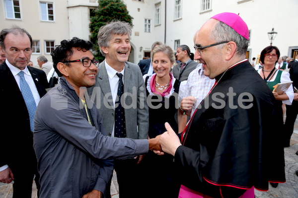 Bischofsweihe_Agape_ab 19 Uhr_Sonntagsblatt IMG_3208