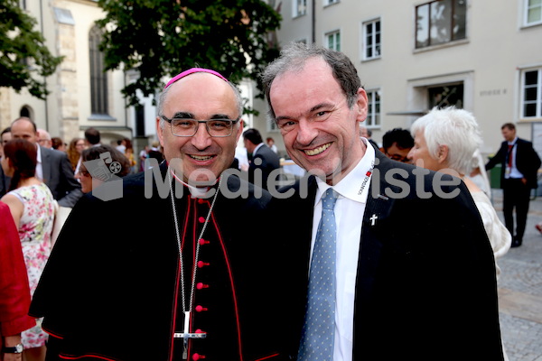 Bischofsweihe_Agape_ab 19 Uhr_Sonntagsblatt IMG_3215