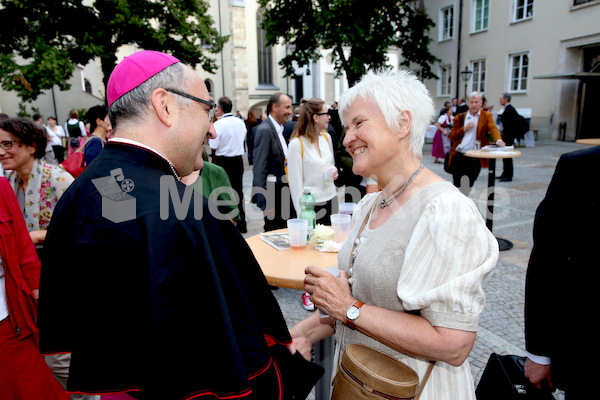 Bischofsweihe_Agape_ab 19 Uhr_Sonntagsblatt IMG_3216