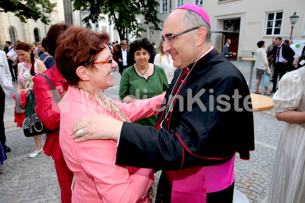 Bischofsweihe_Agape_ab 19 Uhr_Sonntagsblatt IMG_3219
