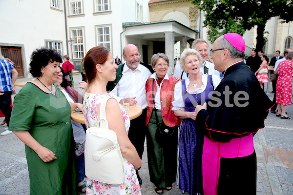 Bischofsweihe_Agape_ab 19 Uhr_Sonntagsblatt IMG_3221
