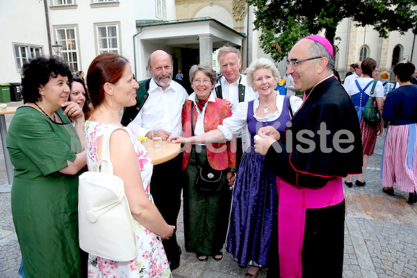 Bischofsweihe_Agape_ab 19 Uhr_Sonntagsblatt IMG_3224