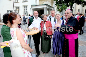 Bischofsweihe_Agape_ab 19 Uhr_Sonntagsblatt IMG_3226