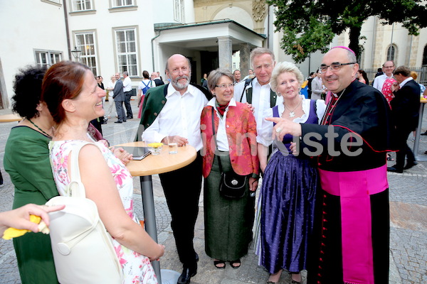 Bischofsweihe_Agape_ab 19 Uhr_Sonntagsblatt IMG_3226