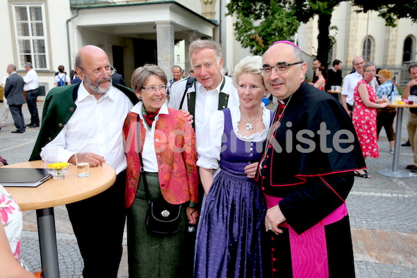 Bischofsweihe_Agape_ab 19 Uhr_Sonntagsblatt IMG_3227