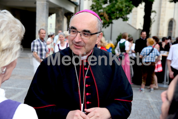 Bischofsweihe_Agape_ab 19 Uhr_Sonntagsblatt IMG_3236