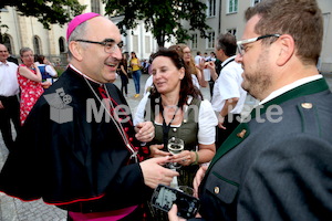 Bischofsweihe_Agape_ab 19 Uhr_Sonntagsblatt IMG_3238